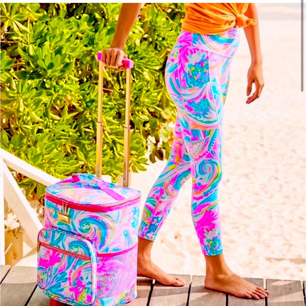 NEW NWT Lilly Pulitzer Rolling Insulated Cooler Carnivale Coral Pink Beach Pool